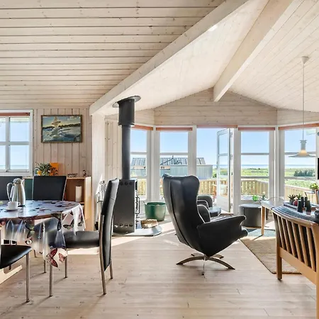 Σπίτι διακοπών Four-bedroom In *